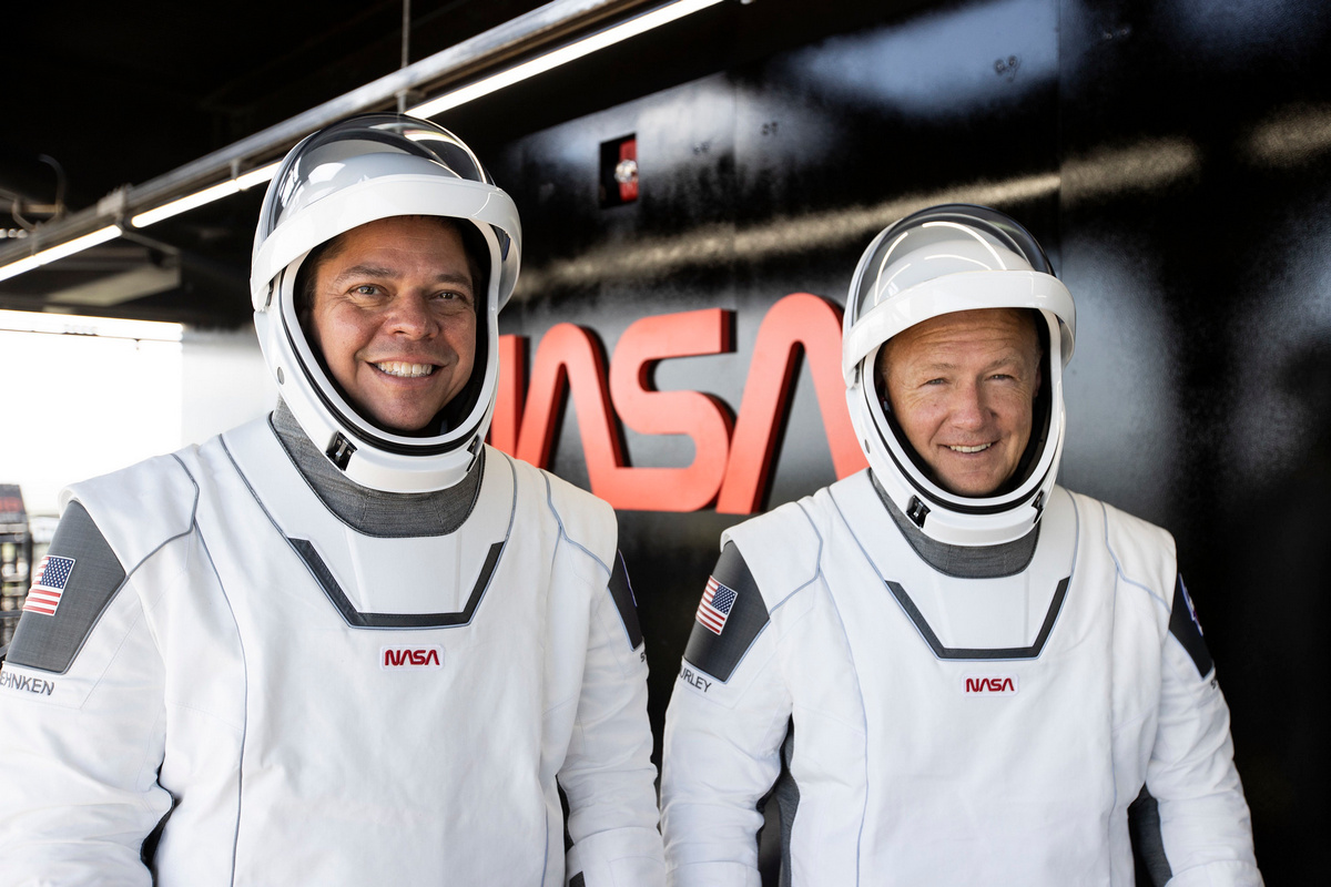 🚀 NASA та SpaceX вперше в історії відправляють астронавтів на МКС на приватному кораблі: прямий ефір